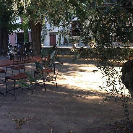 Mas Moineau Bed & Breakfast Mézoargues Dış mekan fotoğraf