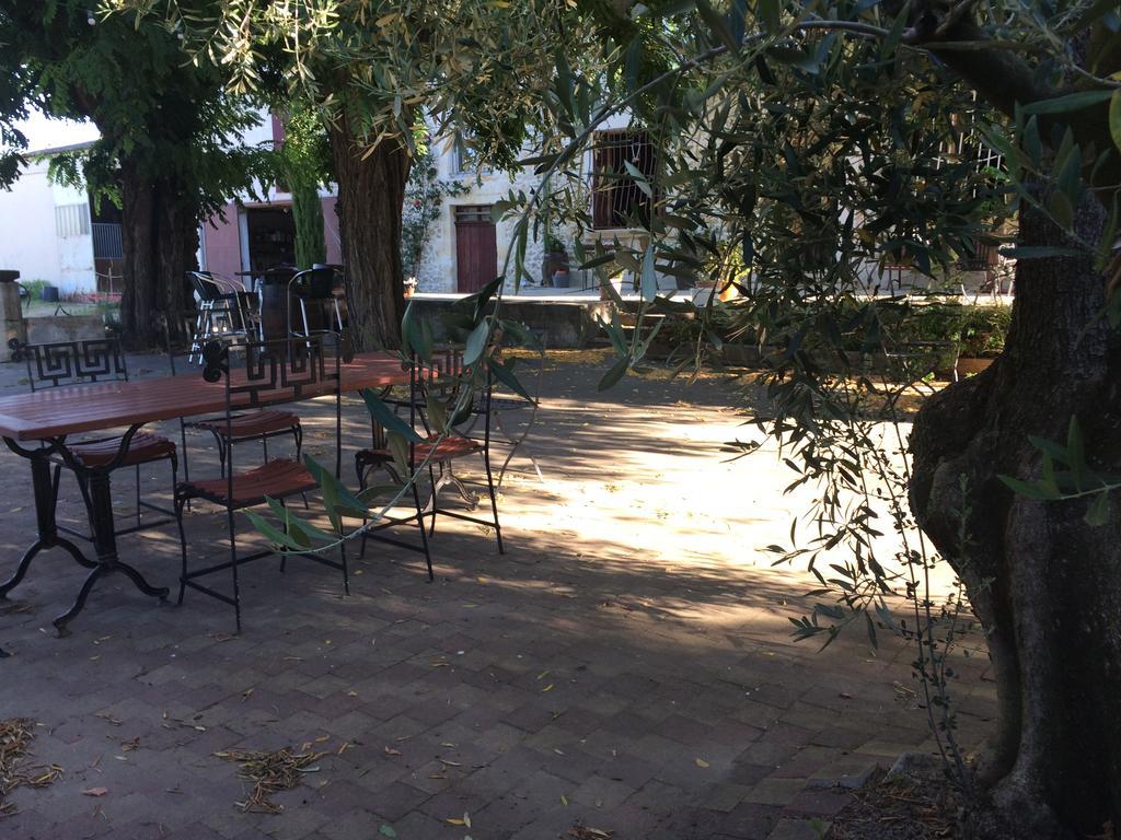 Mas Moineau Bed & Breakfast Mézoargues Dış mekan fotoğraf