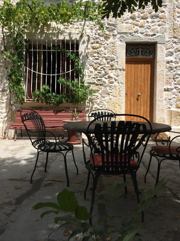 Mas Moineau Bed & Breakfast Mézoargues Dış mekan fotoğraf