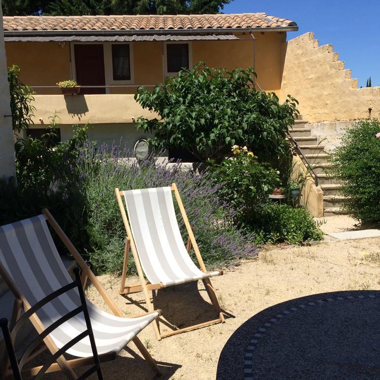 Mas Moineau Bed & Breakfast Mézoargues Dış mekan fotoğraf