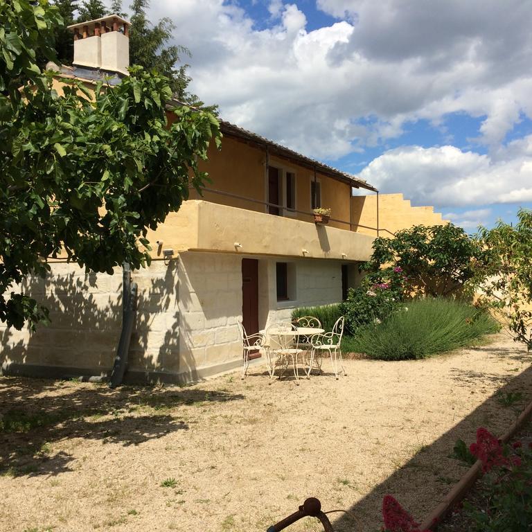 Mas Moineau Bed & Breakfast Mézoargues Dış mekan fotoğraf