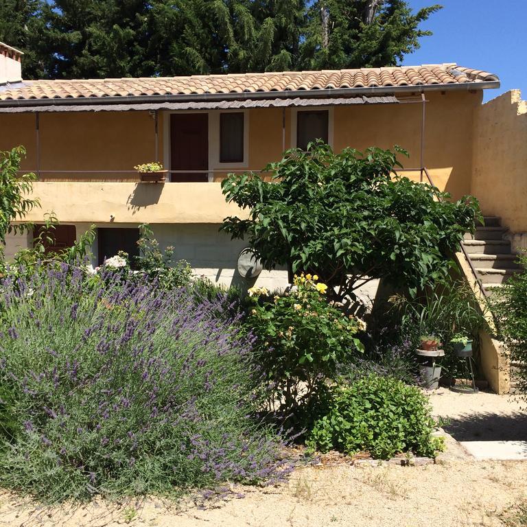Mas Moineau Bed & Breakfast Mézoargues Dış mekan fotoğraf