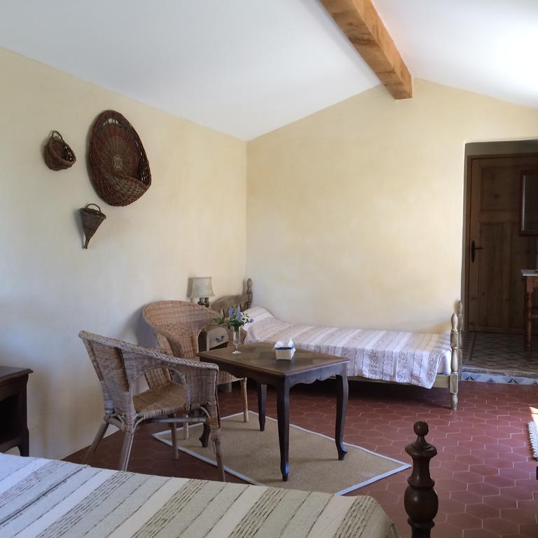 Mas Moineau Bed & Breakfast Mézoargues Oda fotoğraf